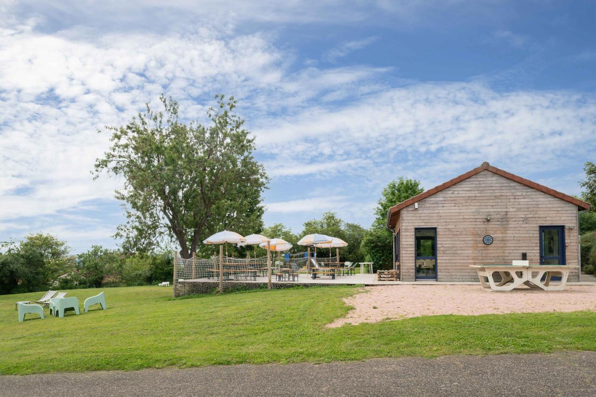 Camping Le Mont Libre - Cottage & Espace Nature - Gannat Kültér fotó