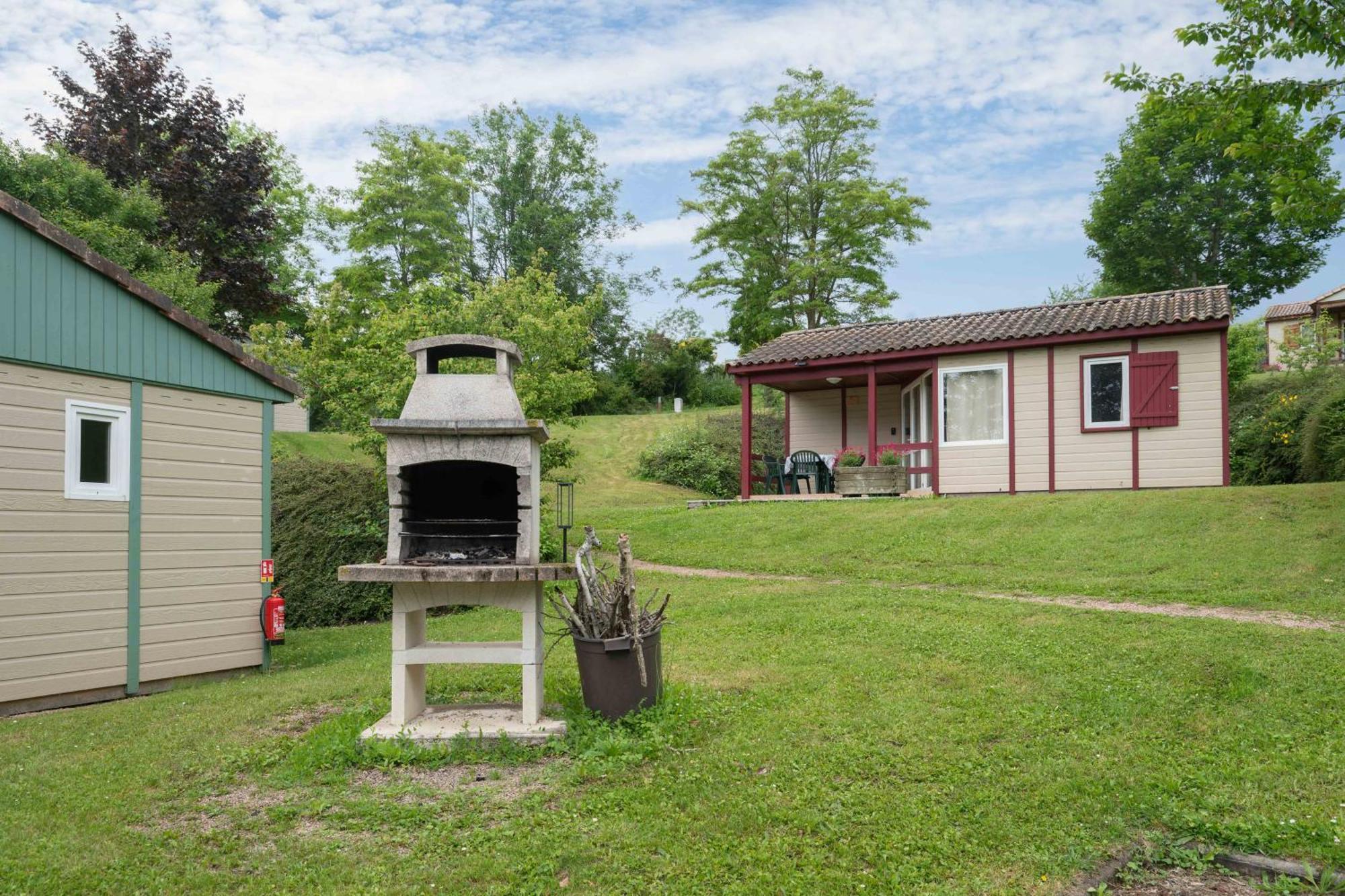 Camping Le Mont Libre - Cottage & Espace Nature - Gannat Kültér fotó